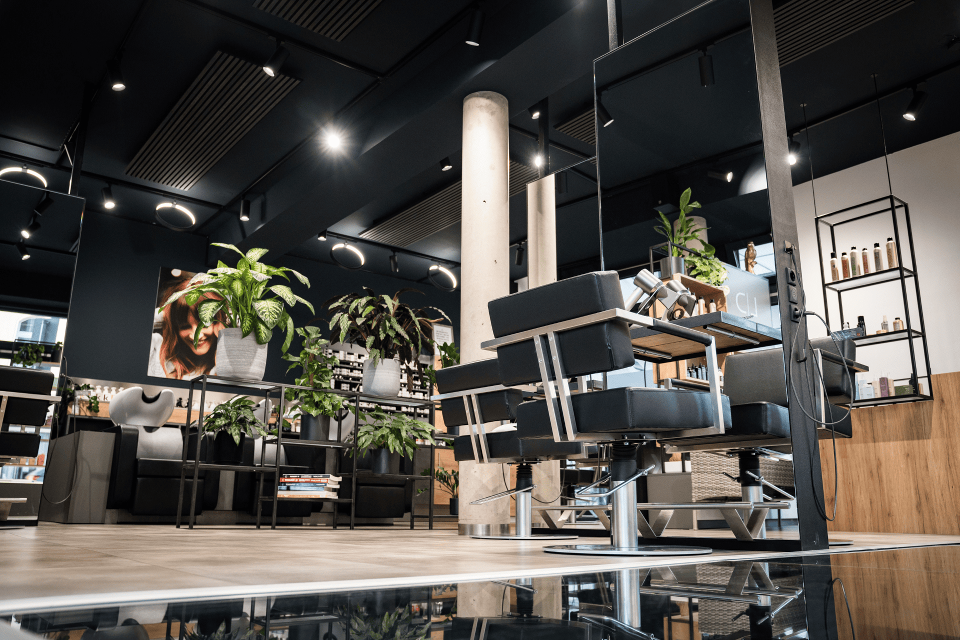 Inneneinrichtung Friseursalon Levent Diekamp