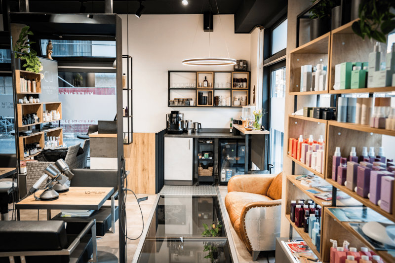 Glasboden in einem Friseursalon