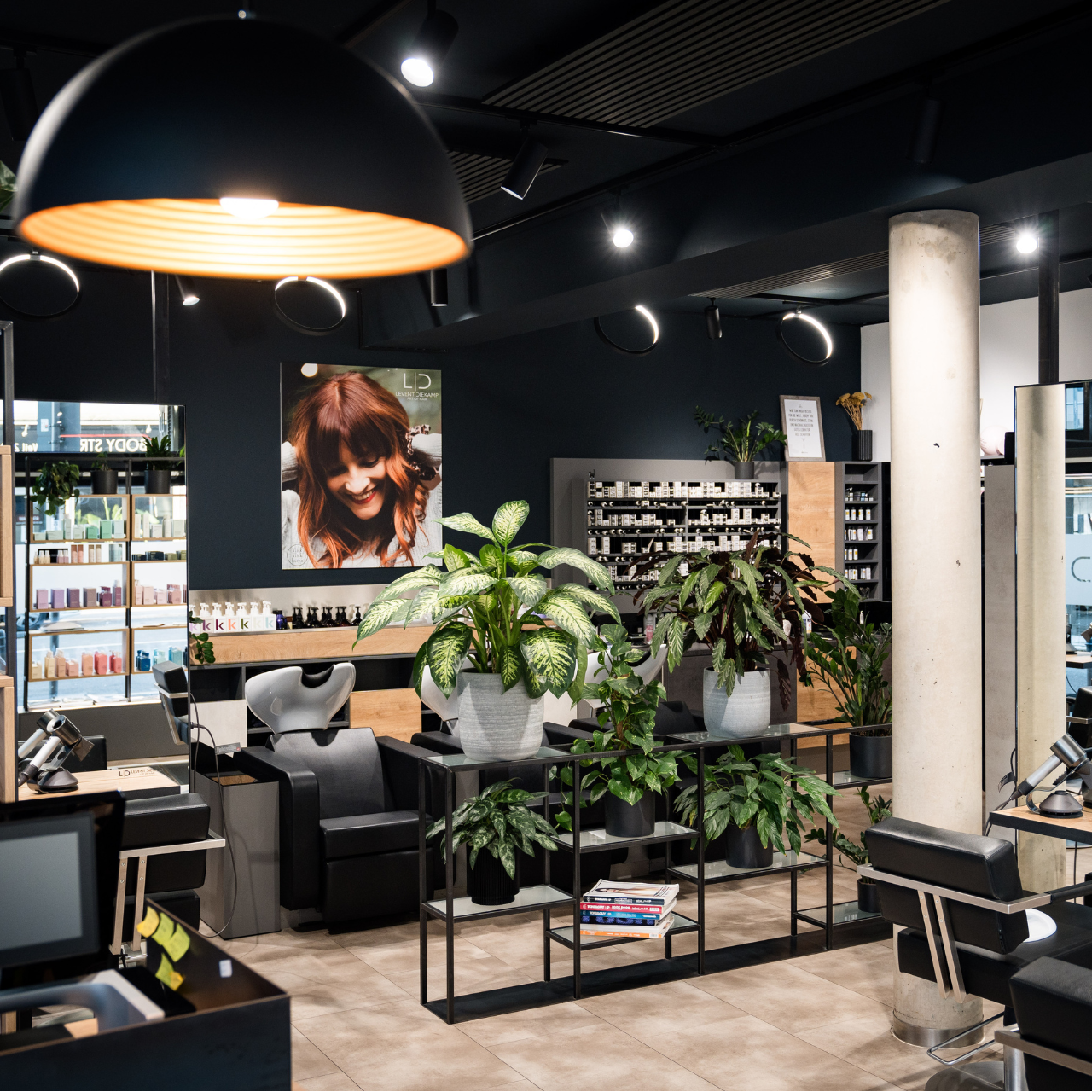 Stilvoll eingerichteter Friseursalon